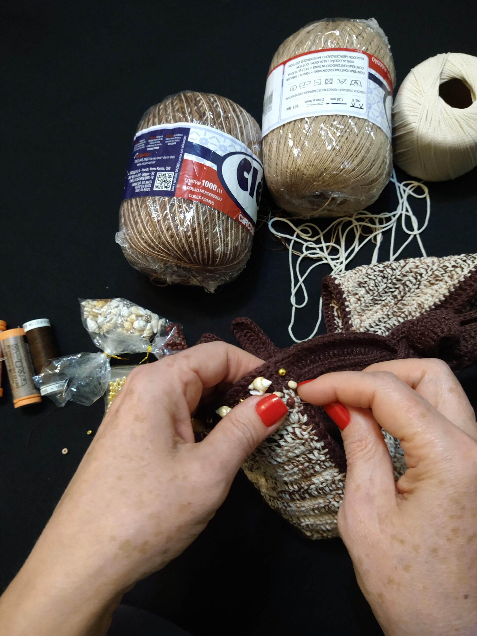 Passo 7: Pregando os enfeites